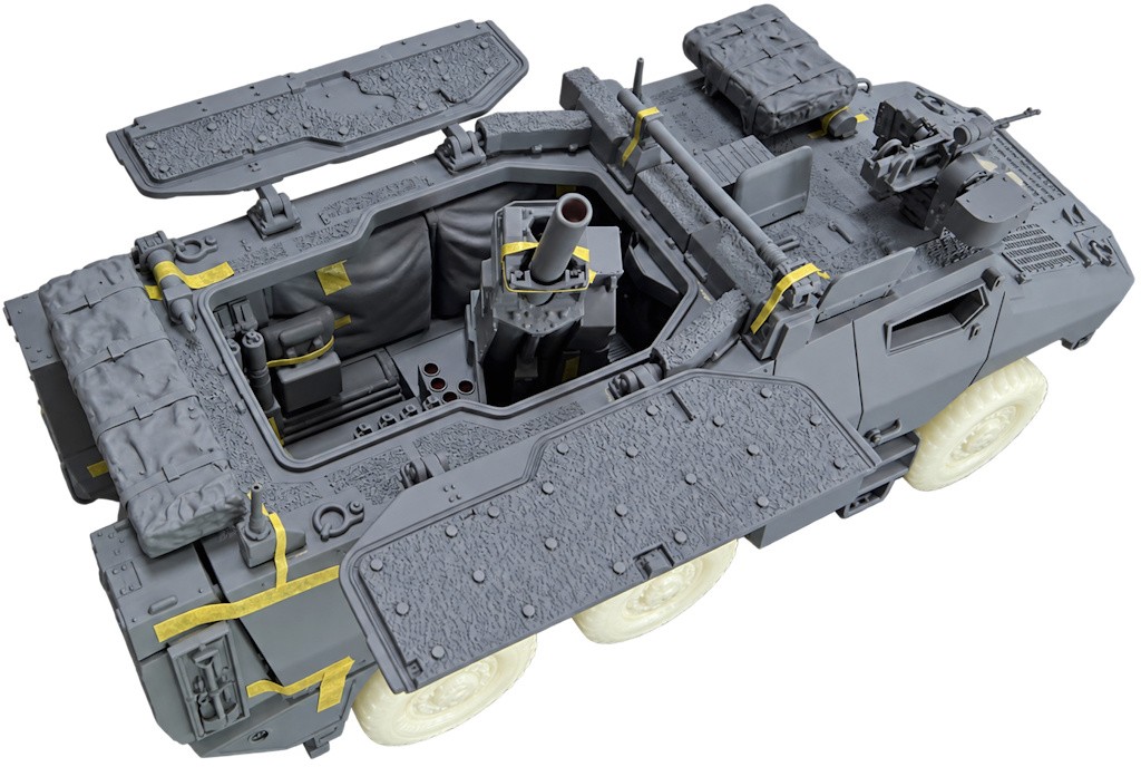 Vue plongeante du prototype de maquette Griffon MEPAC, montrant le compartiment de combat et les trappes ouvertes.